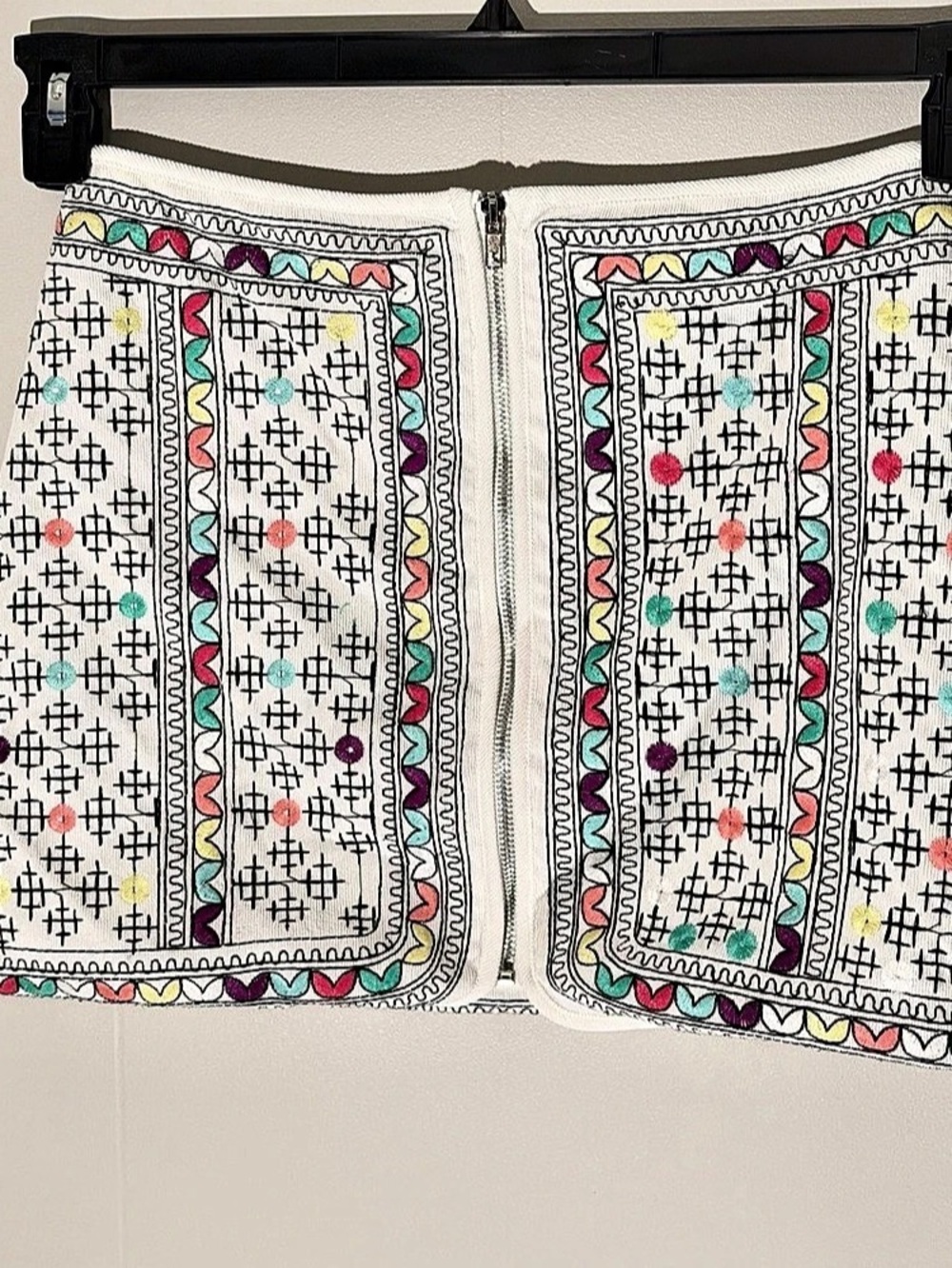 the impeccable pig Embroidered Mini Skirt in White & Black Size Medium